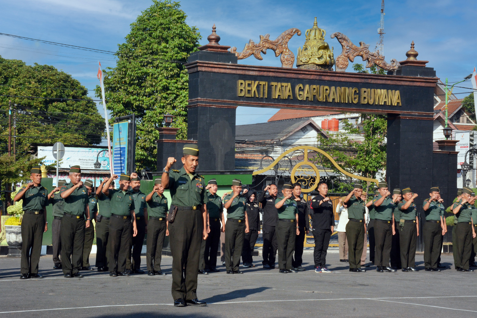 Pimpin Apel Pagi, Mayor Arh Sumariyono Pamitan Kepada Prajurit dan PNS Korem 073/Makutarama